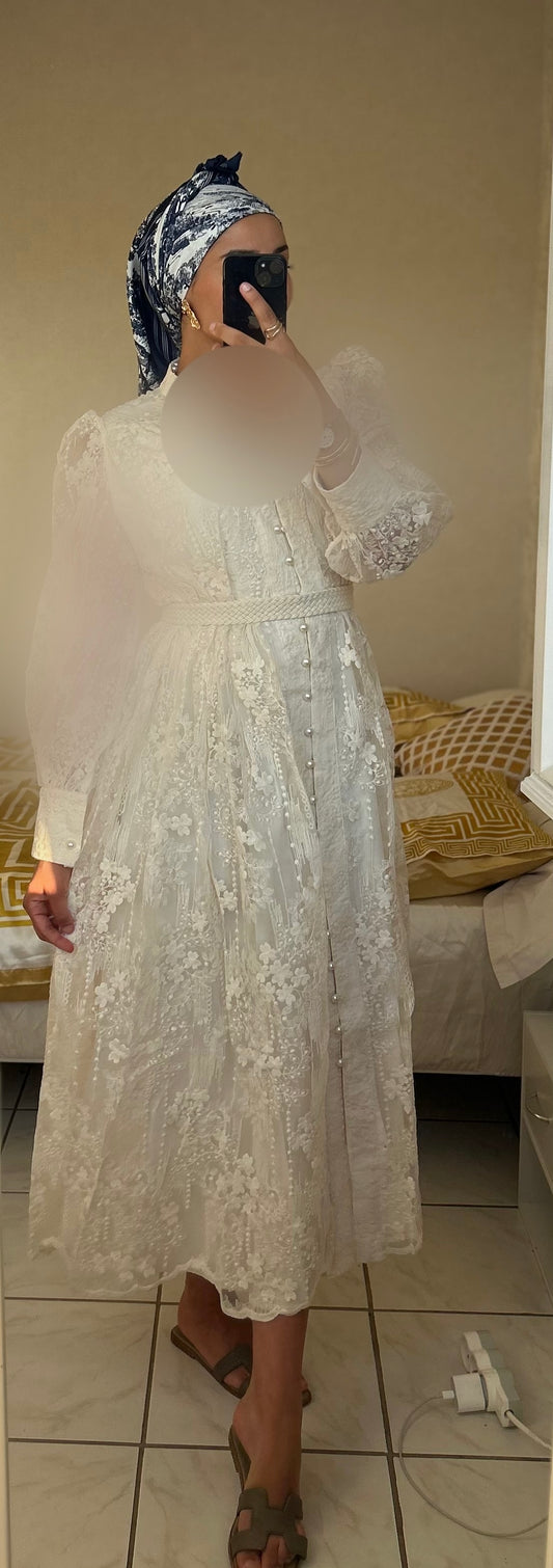 Robe blanche à dentelle